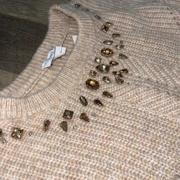 CROWN & IVY beige sweater knitted with golden stones - Picture 3 of 5
